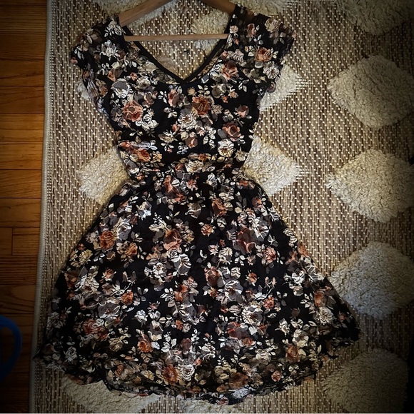 L8ter Black & Floral Open Back Lace Mini Dress S - Picture 1 of 11